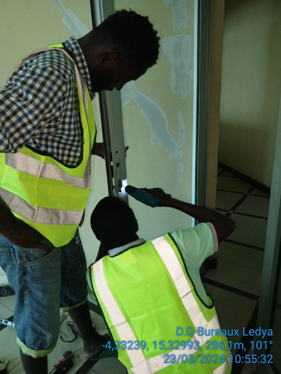 Pendant les travaux - Application peinture latex et installation